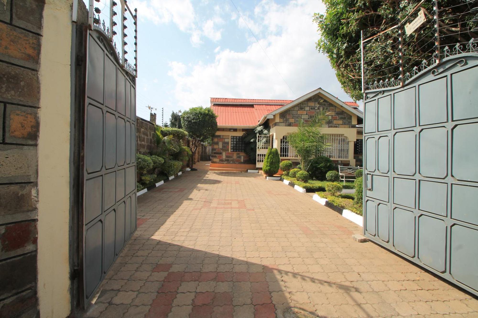 North Manor Nakuru Villa ภายนอก รูปภาพ